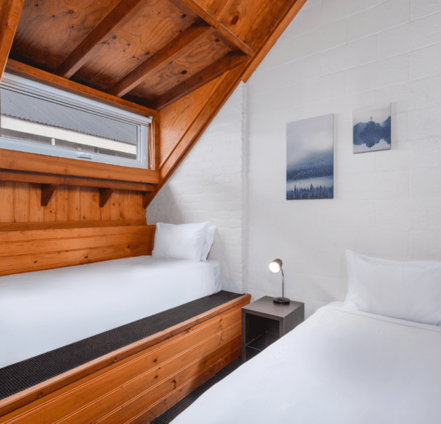 2-Bedroom Guest Room with 2 twin beds