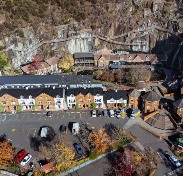 Leisure Inn Penny Royal parking area