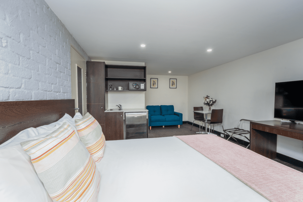 Standard Queen room with bed, TV & kitchenette